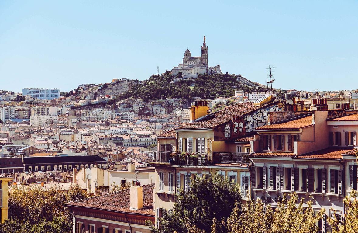 La basilique Notre-Dame de la Garde sur la colline